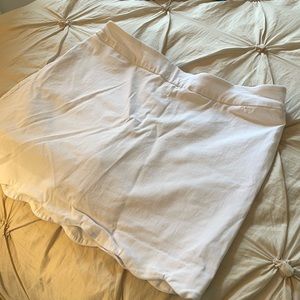 Women’s XL white skirt.